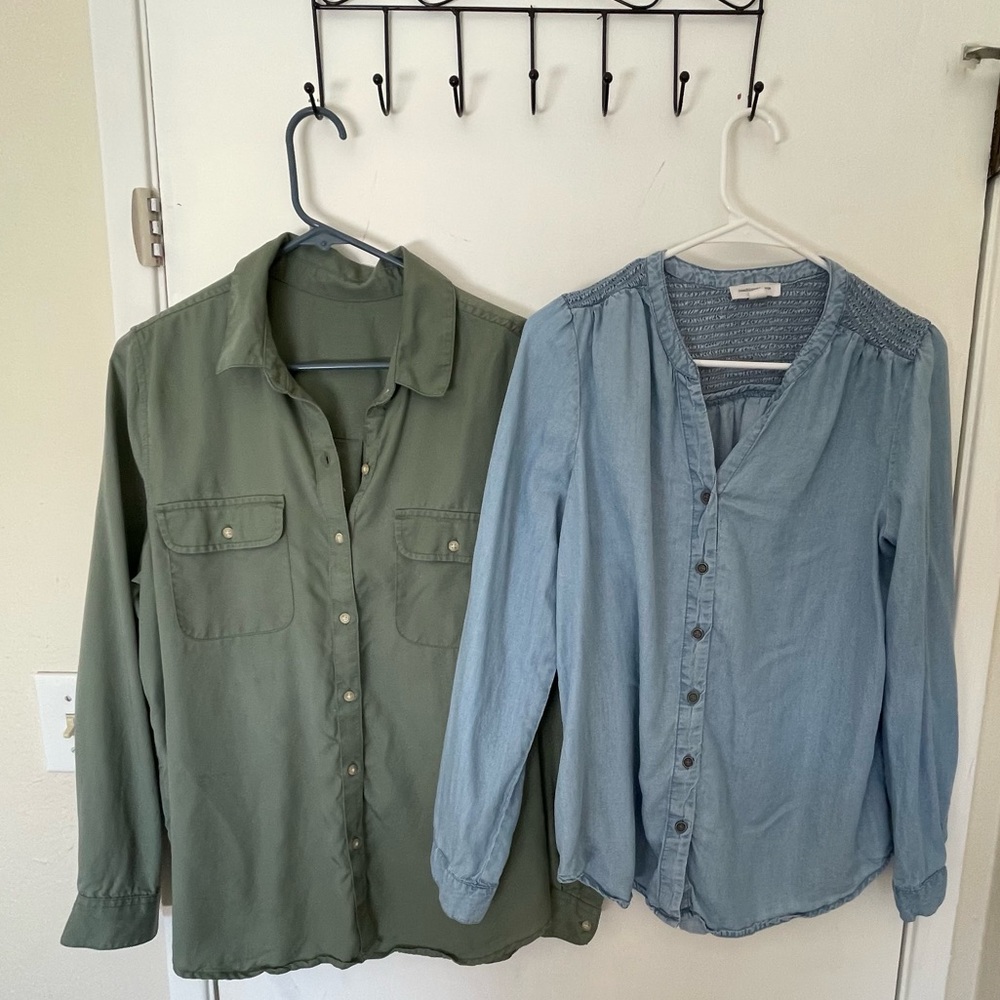 Bundle of maternity shirts and strechable jeans pants